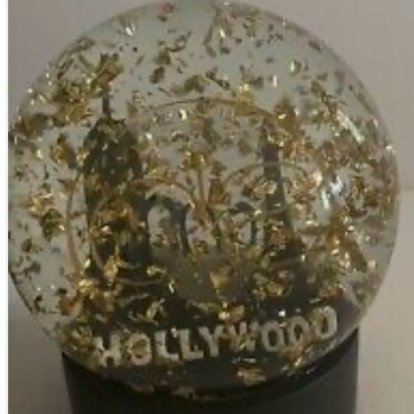 Scott Barnes bundle: Eyelashes,lip liner and Hollywood snow globe. - Picture 6 of 8